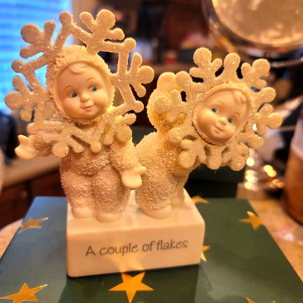 Snowflake Figurine - Cream and White